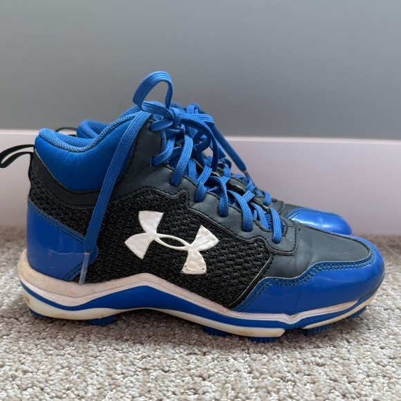 Under Armour SIZE 2Y Baseball/Softball  Rubber Spikes Cleats (youth size) - Picture 2 of 6